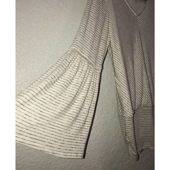 Knox Rose White and Gray Striped Tunic - Picture 2 of 7